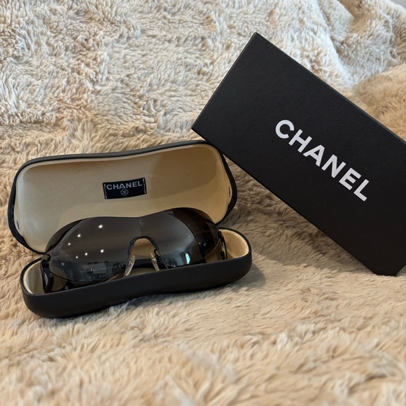 CHANEL 4124 Black Sunglasses with Case - Picture 12 of 15